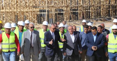 محافظ قنا يتفقد إنشاءات محطة محولات نجع حمادى الجديدة