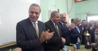 رئيس جامعة الأزهر يحذر طلاب هندسة قنا من الانسياق وراء الشائعات