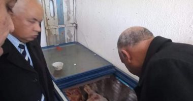 ضبط جزار بعد ذبحه بقرتين نافقتين قبل بيعهما فى بلقاس بالدقهلية