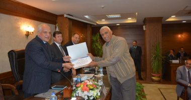 محافظ الجيزة: العجوزة والباويطى والجلاتمة أحسن حى ومدينة وقرية