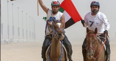 الفرسان.. حاكم دبى وولى عهده فى منافسة بالخيول "صور"