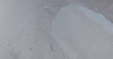 صور.. قارئ يحذر من مخلفات حفر كبيرة تهدد المارة بطريق الدائرى اتجاه بالمعادى