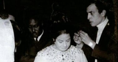 تعرف على اسم مصفف شعر أم كلثوم قبل حفلاتها الغنائية.. صور