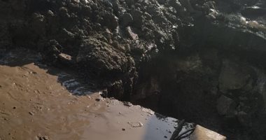 إصلاح كسر فى ماسورة رئيسية لمياه الشرب غرب الإسكندرية 