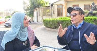 سمير صبرى: ليس لدى حساب على "فيس بوك".. وهناك صفحات مزورة باسمى