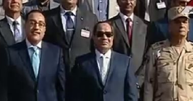 الرئيس السيسى: أنا عارف دخل مصر كام بالحتة.. "الشغل البلدى" يتلف مستقبل أولادنا.. "بندى الناس شقق بعفشها.. والله ما حد عمل كدا فى العالم غيرنا".. يوجه 3 أسئلة لمحافظ القاهرة وخالد عبد العال يعجز عن الإجابة
