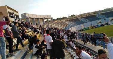 فيديو وصور.. جماهير الزمالك تتوافد على بتروسبورت قبل مواجهة القطن