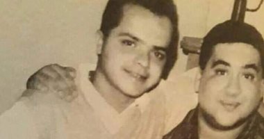 صديق العمر.. محمد هنيدى يفاجئ جمهوره بصورة نادرة مع الراحل علاء ولى الدين