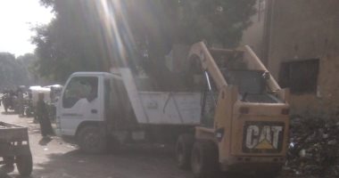 استجابة لما نشره اليوم السابع.. تطهير الطريق أمام مركز شباب دلجا بالمنيا   