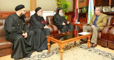 فيديو.. محافظ كفر الشيخ خلال استقباله للأنبا ماركوس: أنا فى خدمة الكنيسة والأهالى