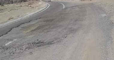 قارئ يشكو من سوء حالة أسفلت طريق المريوطية المتجه إلى الواحات