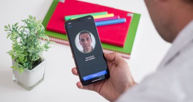 أيفون VS أندرويد.. من يتفوق فى اختبار قوة بصمة الوجه؟ فيديو