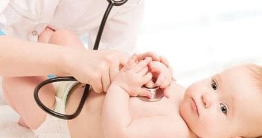اعراض فيروس بى عند الاطفال من بينها لون البول