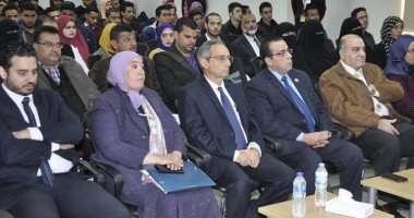 رئيس جامعة قناة السويس يفتتح لقاء الخريجين وسوق العمل الثالث بمشاركة 9 شركات