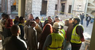 صور.. مساعد وزير الآثار يتفقد أعمال ترميم المتحف اليونانى الرومانى بالإسكندرية