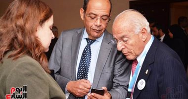 وصول علماء مصر للقاعة الرئيسة لمؤتمر "مصر تستطيع بالتعليم" 