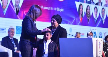 زوجة الشهيد ساطع النعمانى ونجله يشاركان بفعاليات مؤتمر مصر تستطيع