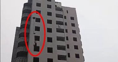 والدته صورت فيديو السقوط.. شاب يلقى مصرعه بعد فشله فى القفز بمظلة