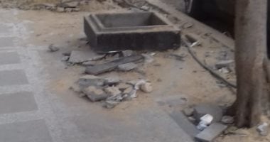  قارئ يشكو سوء حالة رصيف بشارع شاملبيون ووجود كابلات مكشوفة