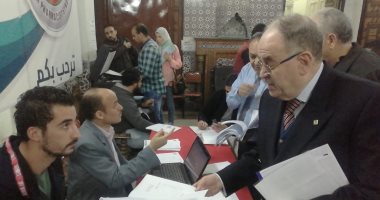 كرم كردى يقدم أوراق ترشحه نقيبا للصيادلة