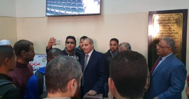 صور.. رئيس جامعة الأزهر يفتتح معرض الكتاب بالدراسة 