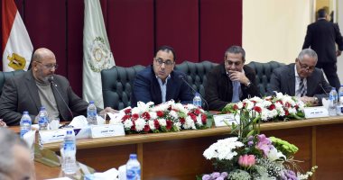 رئيس الوزراء يعقد اجتماعا مع المستثمرين الصناعيين فى العاشر من رمضان