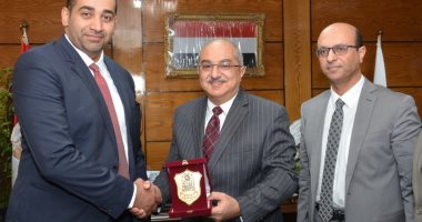رئيس جامعة أسيوط يناقش سبل التعاون مع جامعة الملك سعود بمجال علاج الأورام
