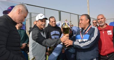 صور.. وزير الطيران يشهد اليوم الرياضى للعاملين بمصر للطيران بنادى إيروسبورت