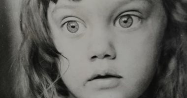 صورة نجمة تركية شهيرة فى الثالثة من عمرها.. اعرف هى مين