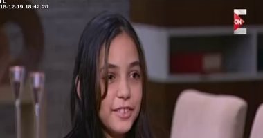 بالفيديو.. طفلة تجسد المشاكل الأسرية بالرسم تروى قصتها لـ"كلام ستات"