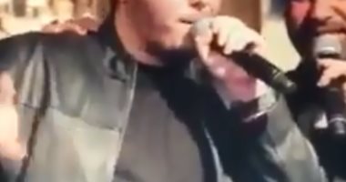 عاصى الحلانى يشارك ابنه وليد غناء موال وديع الصافى "من هون نحنا يا بشر"