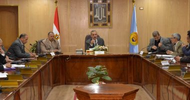 محافظ أسيوط يستعرض نتائج الخطة الاستثمارية بالمراكز والأحياء وفقا للاحتياجات