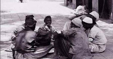 معلومة × صورة.. شوف بساطة زمان فى قاعدة من 118 سنة أمام حديقة الأزبكية