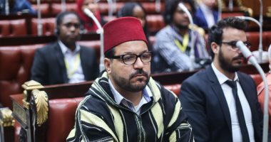 طربوش وقصات شعر  غريبة وصور محمد صلاح أبرز مشاهد المنتدى العربى الإفريقى