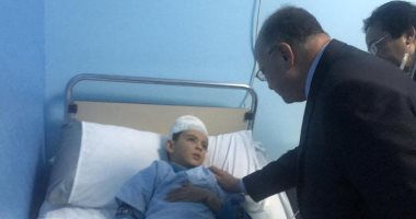 محافظ القاهرة يزور الطلاب المصابين فى واقعة "انهيار سور مدرسة المرج"