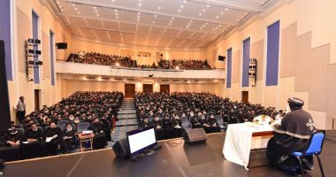 البابا تواضروس يلتقى مع لجنة البر بمقر الكاتدرائية بالعباسية