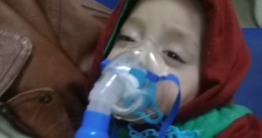 صور .. أم تستغيث بوزارة الصحة لتوفير سرير رعاية لإبنها بمستشفي 6 أكتوبر