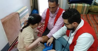 فريق طبى يفحص ذوى الاحتياجات الخاصة ضمن حملة "100 مليون صحة" فى المنوفية