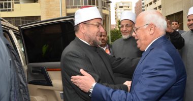 محافظ بورسعيد: رأيت الدعاة يتواصلون بالنوادى ومراكز الشباب والمدارس بتفاني