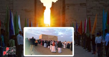 فيديو وصور.. الشمس تداعب قلوب السائحين وتتعامد على مقصورة قدس الأقداس بالكرنك وقصر قارون بالفيوم.. احتفالات مميزة بحضور الآلاف.. والآثار: الظاهرة تؤكد دراية المصريين بموعد الانقلاب الشتوى وعظمة تخطيط المعابد