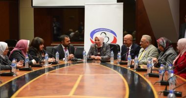 التأمين الصحى يطلق حملة للكشف المبكر عن أورام الثدى.. سهير عبد الحميد: علاج جديد يقلص حجم السرطان بالثدى ويمنع استئصاله.. وأول دواء تحت الجلد لعلاج المرض بالمجان..ومبادرة لتوفير مليون نظارة طبية لتلاميذ ابتدائى