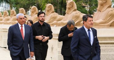 مذيع إيطالى يسلط الضوء على أسرار الأهرامات بصحبة زاهى حواس