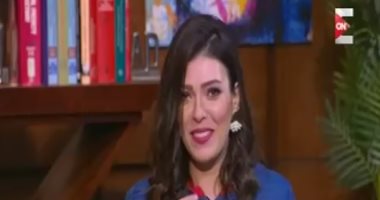 "كلام ستات" يستعرض دراسة تثبت أن المرأة تعجب بالرجل بعد النظرة الخامسة