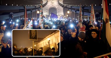 صور العالم هذا الصباح.. مظاهرات أمام القصر الجمهورى فى المجر اعتراضا على قانون "العبودية".. قوات خاصة بريطانية تقتحم سفينة حاويات مخطوفة.. ترحب دولى بقرار مجلس الأمن رقم 2451 حول اليمن ونشر مراقبين فى الحديدة