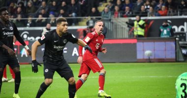 بايرن ميونخ يلاحق دورتموند على الصدارة بفوز جديد على فرانكفورت في الدوري الألماني