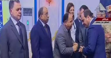 السيسى يجرى حوارات مع الوزراء قبل افتتاح المشروع القومى للصوب الزراعية