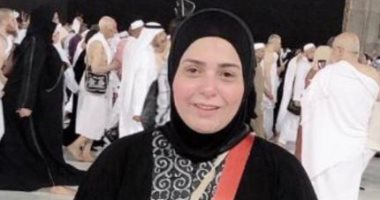 صابرين تؤدى مناسك العمرة وتدعو فى الحرم النبوى.. فيديو