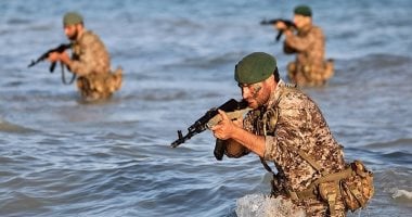 فيديو وصور.. مخاوف الداخل تربك حسابات الخارج.. فى ذكرى الاحتجاجات إيران تشدد الحجب على الإنترنت فى الداخل وتستعرض عضلات فى الخارج.. الحرس الثورى يجرى مناورات هجومية وسفنه تطلق صواريخ باتجاه حاملة طائرات أمريكية