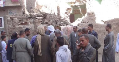صور.. انهيار جدار منزل بمدينة إسنا دون مصابين.. والمجلس يخلى السكان