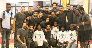 أسرة محمد كوفى تزور فريق المصرى فى فندق الإقامة ببوركينا فاسو